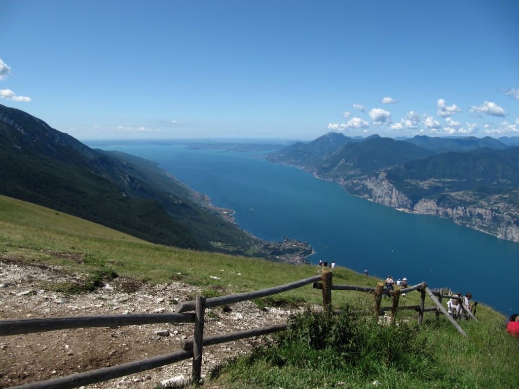 Vanaf de Monte Baldo zie je pas écht hoe gigantisch groot het Gardameer wel is