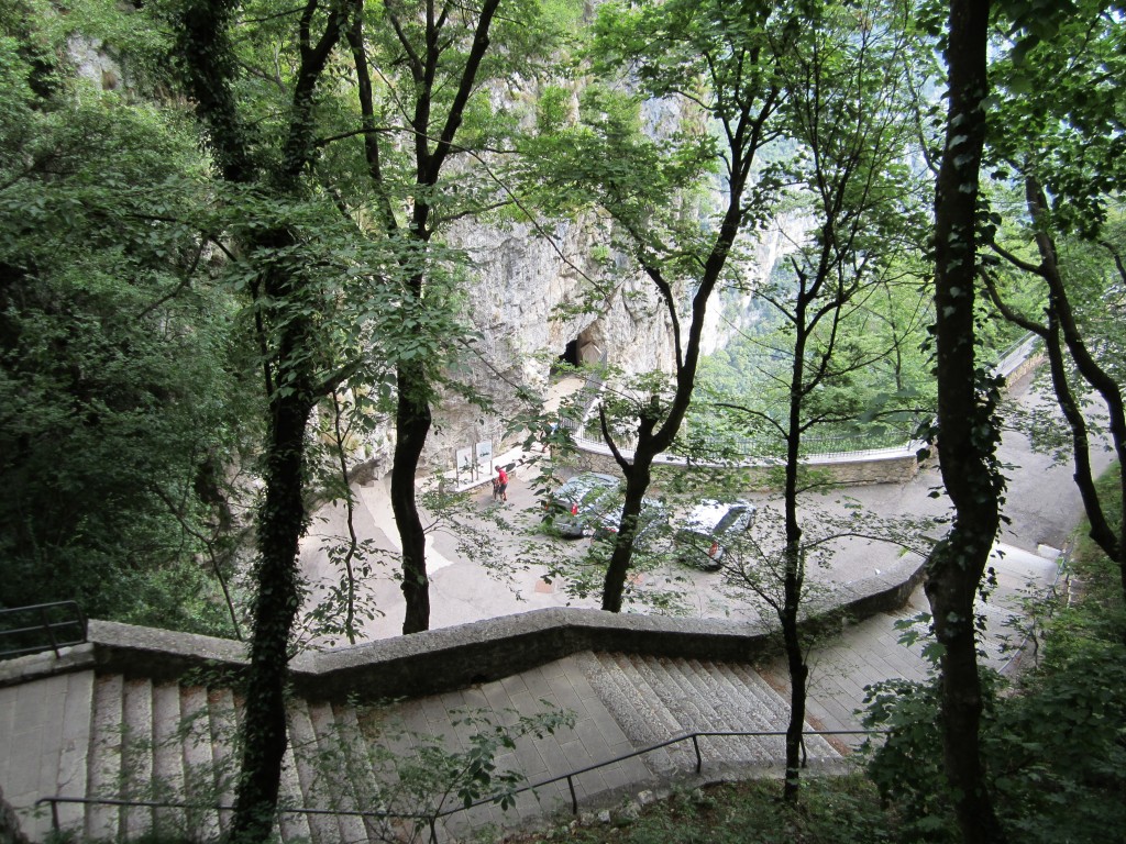 De trappen naar het heiligdom Madonna della Corona