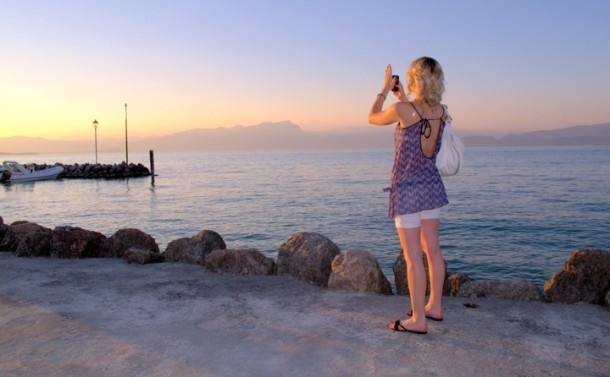 Een prachtige zonsondergang in Peschiera del Garda aan het Gardameer