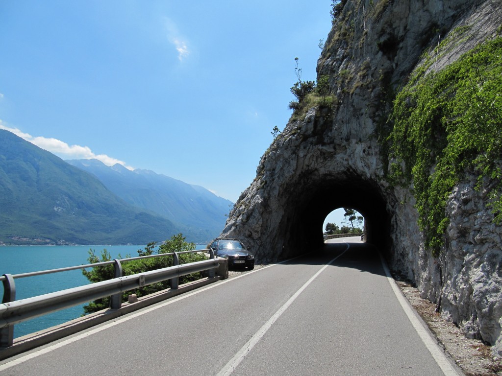 Een prachtige kustweg langs de stadjes Riva del Garda, Limone sul Garda, Gargnano,...