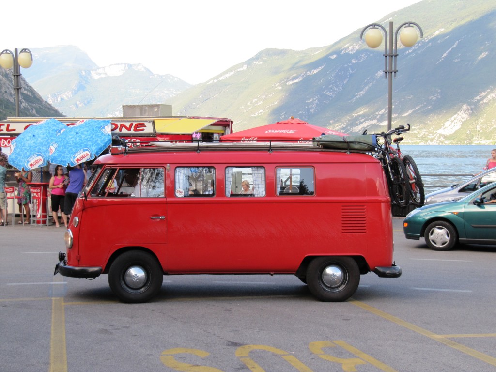 Een droom voor veel papa's: met deze VW bus naar het Gardameer...