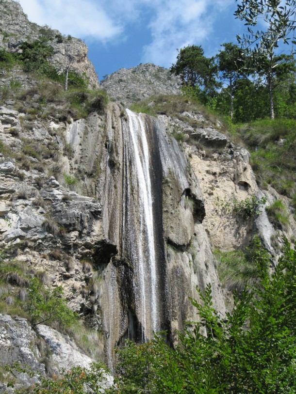 Waterval in Limone sul Garda aan het Gardameer