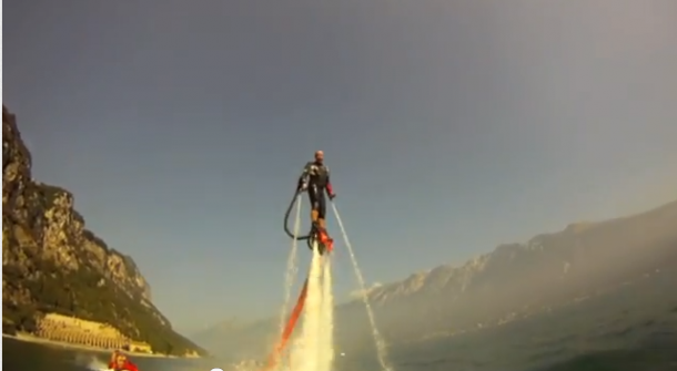 Flyboarden aan het Gardameer