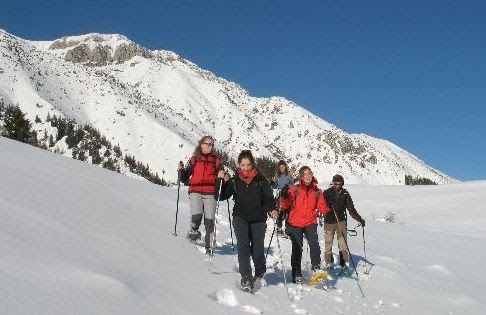 Met de sneeuwschoenen wandelen aan het Gardameer