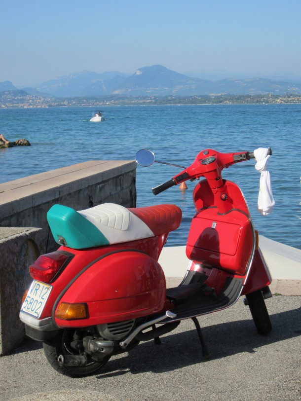 Vespa met Italiaanse vlag